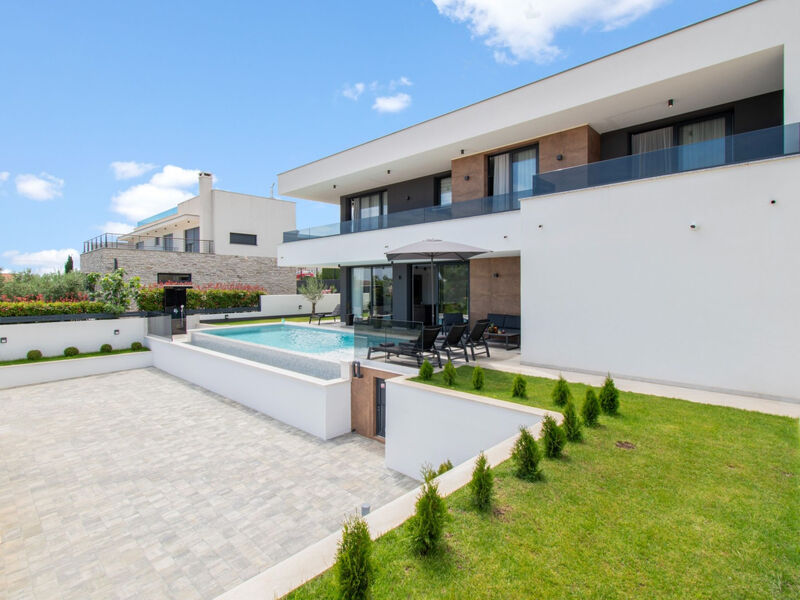 Vila Infinity Gem