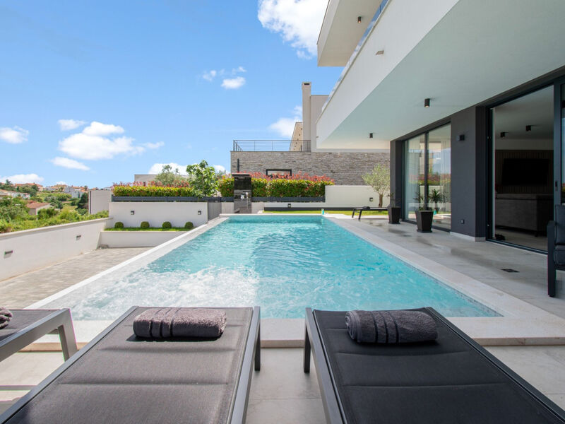 Vila Infinity Gem