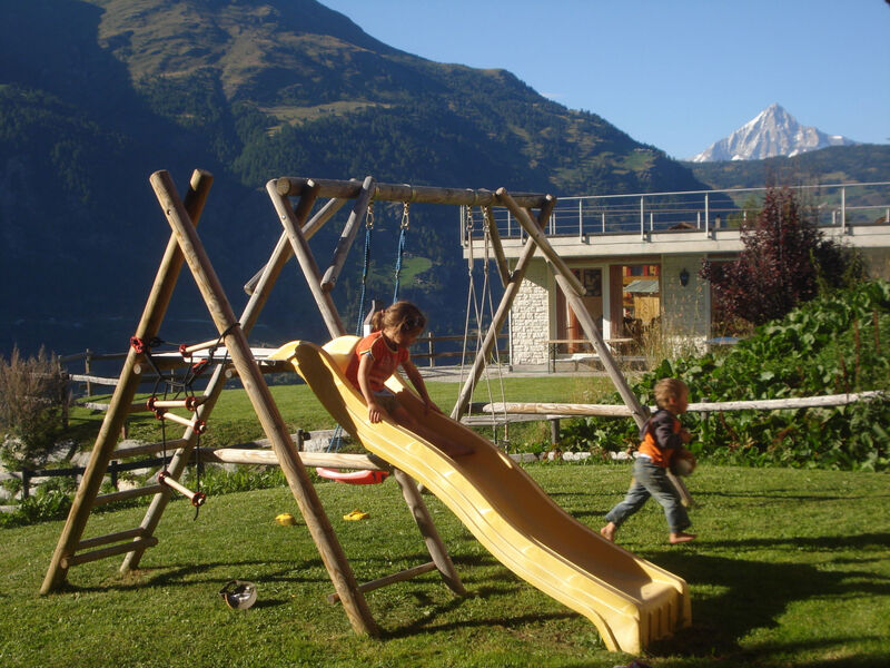 Chalet Petunia, (Grächen), 1116