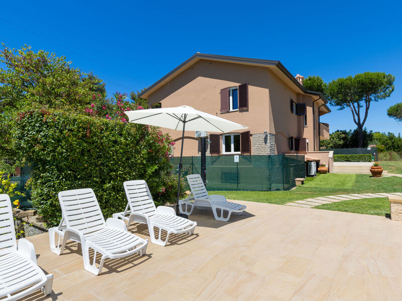 Rose Adriano Home