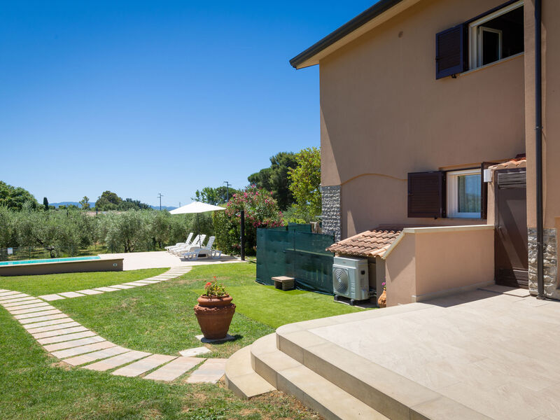 Rose Adriano Home