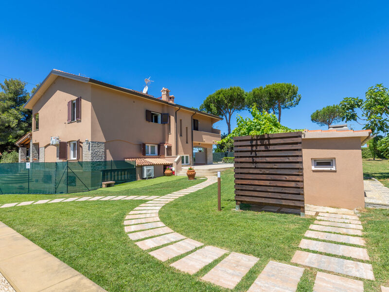 Rose Adriano Home