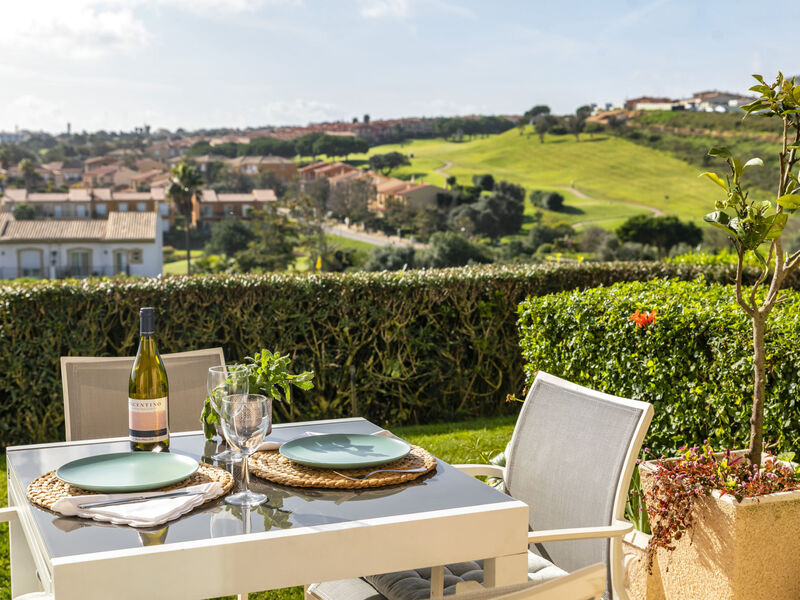 Fairview Golfside Apartment at Boavista