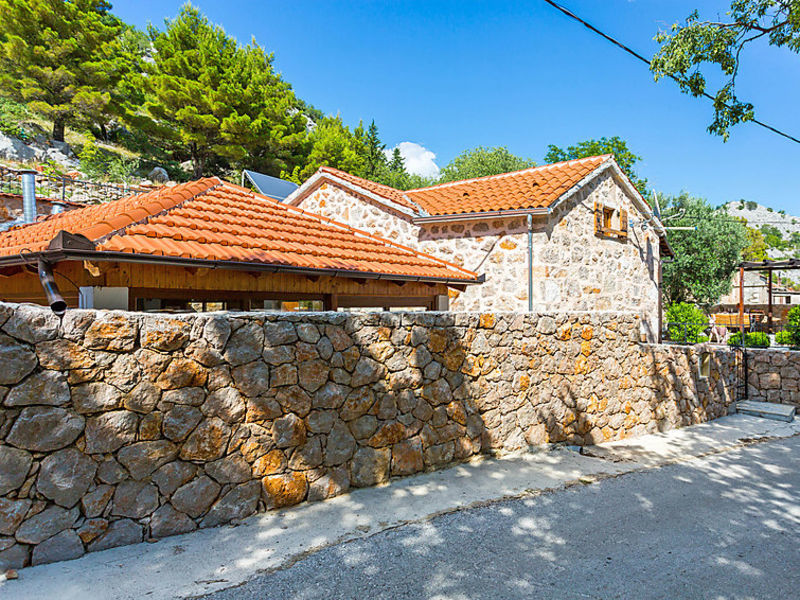 Jucinovi Dvori