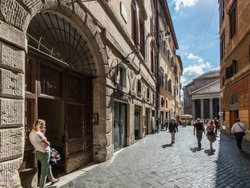 Via Del Pantheon