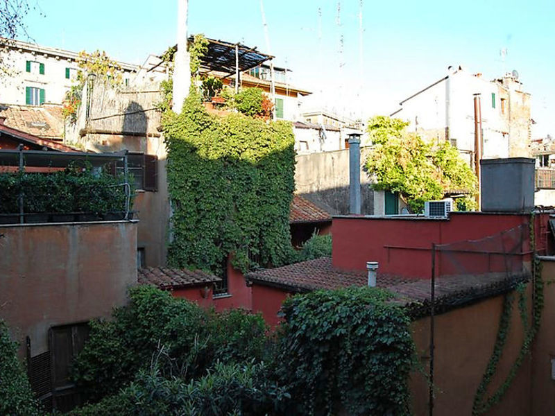 Trastevere Enchanting Balcony