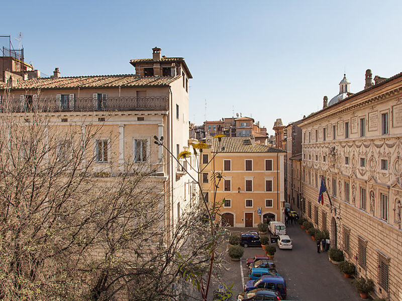 Farnese Stylish
