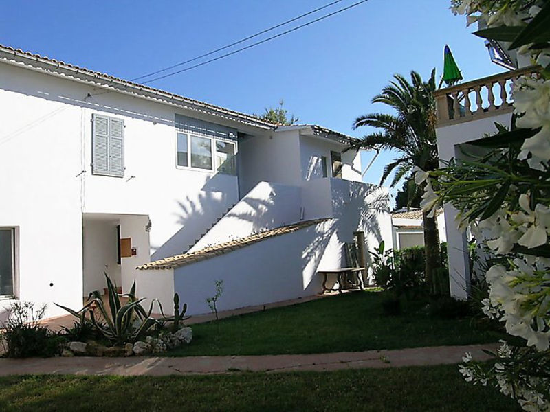 109 D