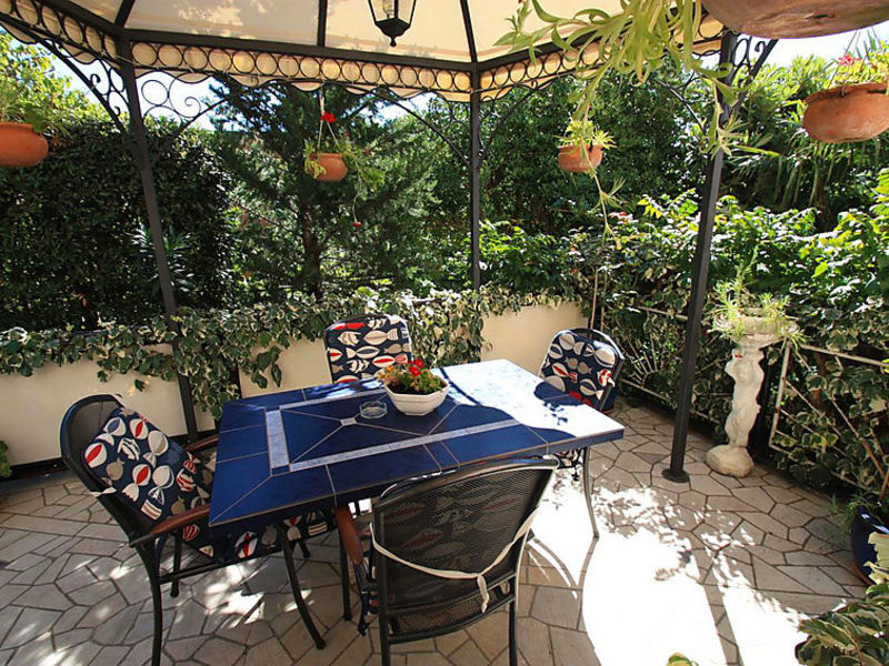 Villa Mandica 1