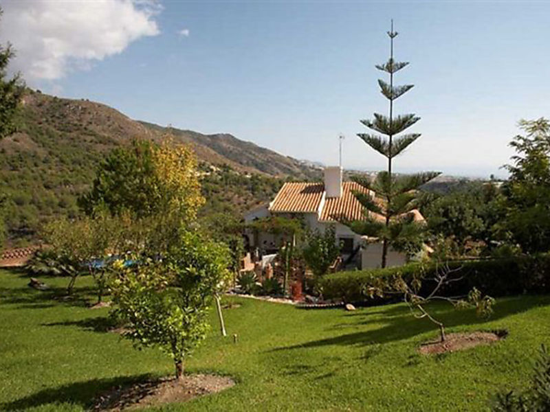 Hazilla De Raya