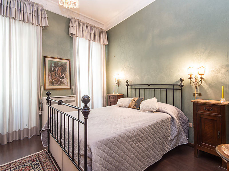 Spanish Steps Top Location
