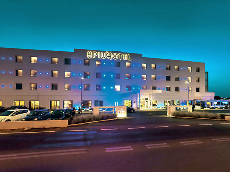 8piuhotel