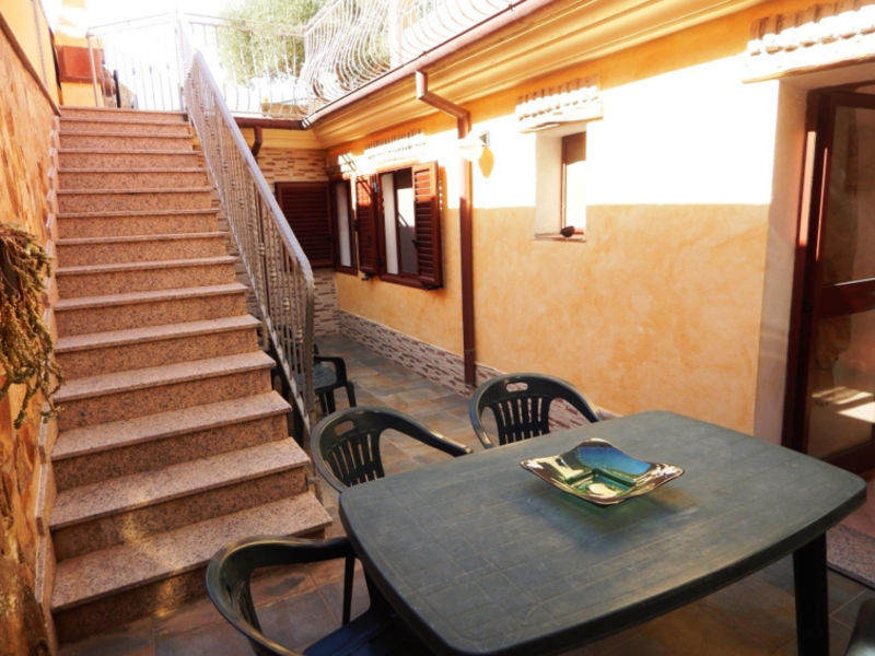 Casa Ruja 2