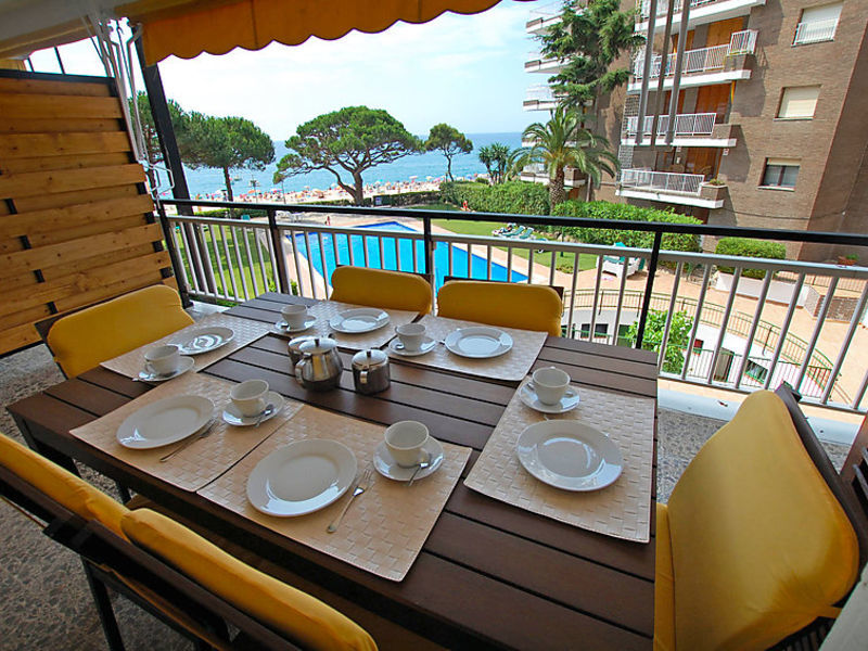 Apt. Fenals Beach 1