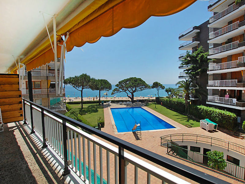 Apt. Fenals Beach 1