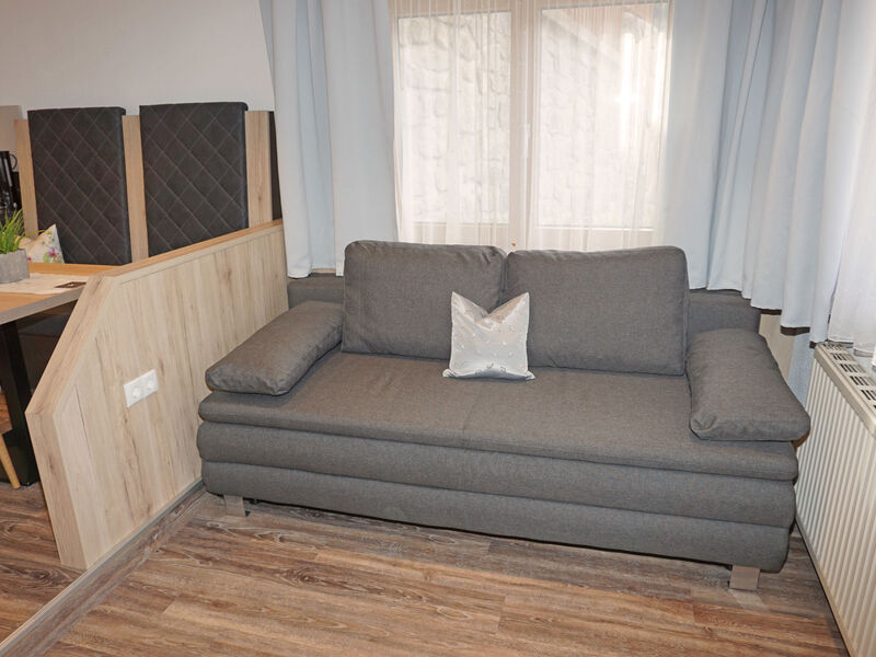Pokoj 100.2